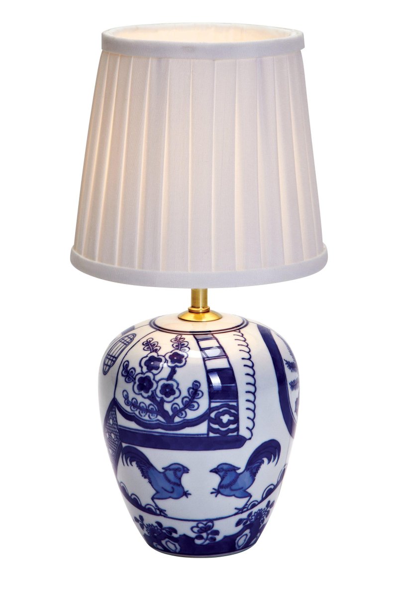 Göteborg 33cm Azul lámpara de mesa De Markslöjd - Preciosa lámpara de mesa con base realizada en cerámica pintada en blanco y azul, inspirada en la porcelana de los indios orientales.