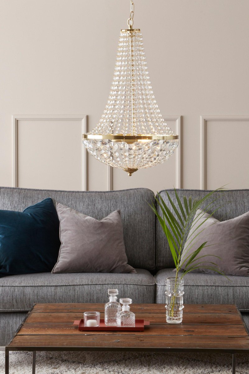 Gränsö Ø40 Latón cristal De Markslöjd - El clásico borde de latón cepillado con hermosos cristales es una lámpara de techo atemporal que agrega un toque elegante a cualquier habitación.