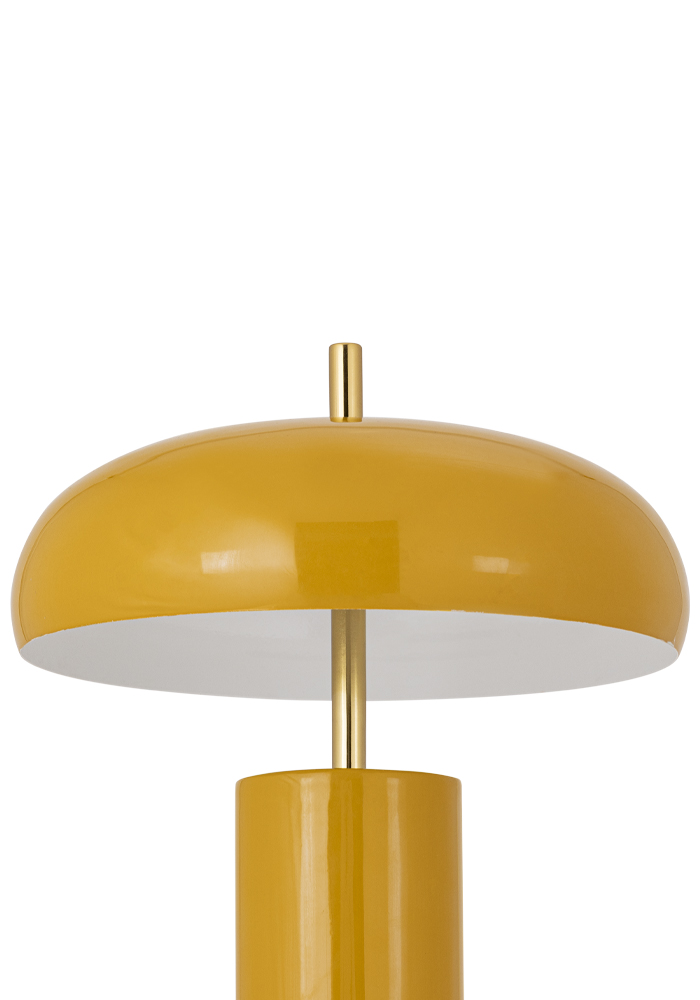 Lex 40cm Amarillo lámpara de mesa De Alde & Lind - La pantalla ancha y redondeada proporciona una luz agradable dirigida hacia abajo y está forrada en blanco en su interior para una distribución óptima de la luz.
