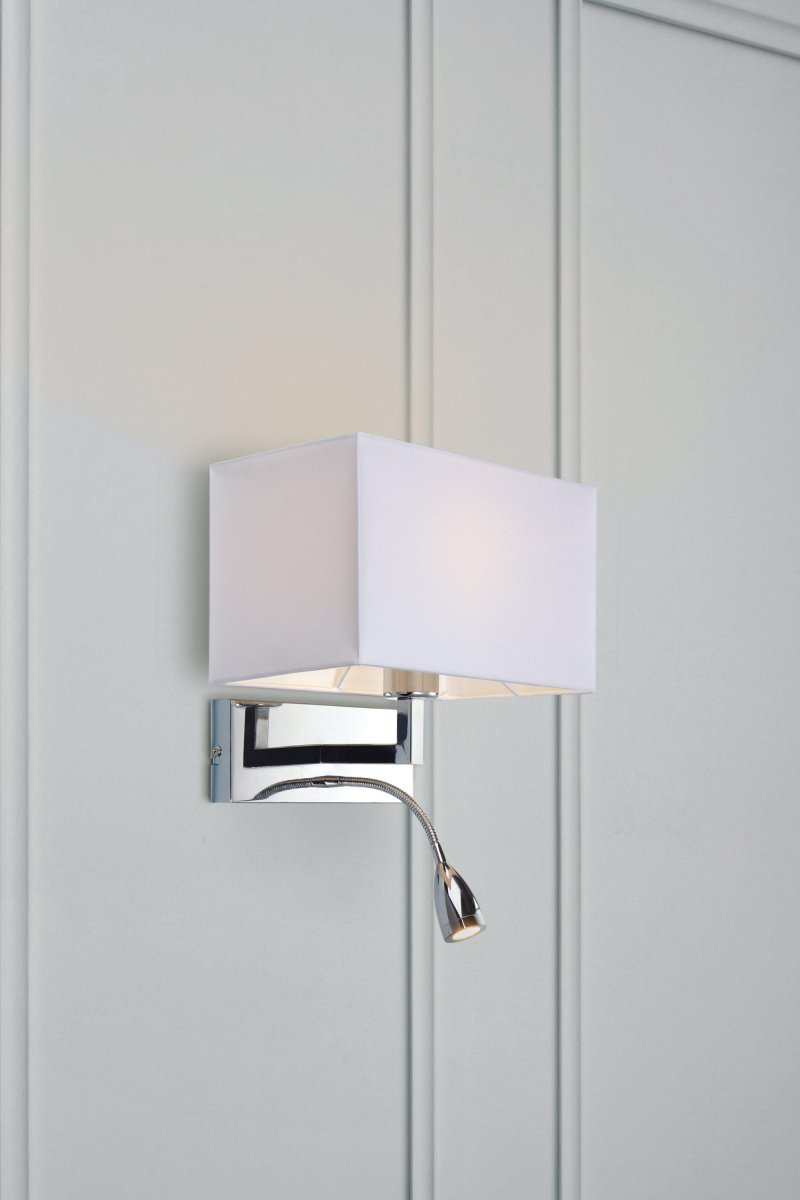 Savoy Cromo lámpara de lectura De Markslöjd - Una elegante lámpara de pared con pantalla textil blanca y lámpara de lectura cromada independiente, perfecta para el dormitorio.
