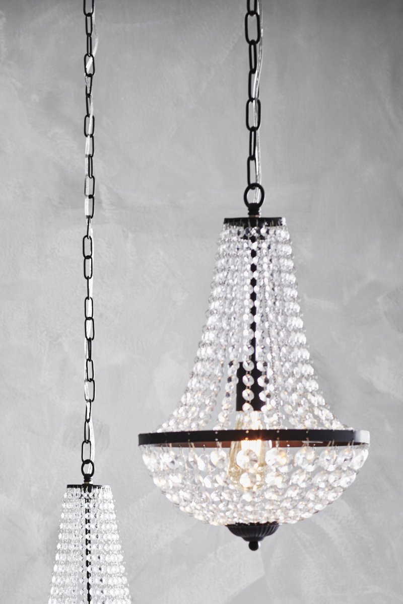 Gränsö Ø30 Negro cristal De Markslöjd - Los prismas transparentes dispersan la luz maravillosamente y crean una sensación de lujo sobre la mesa del comedor o en la sala de estar.