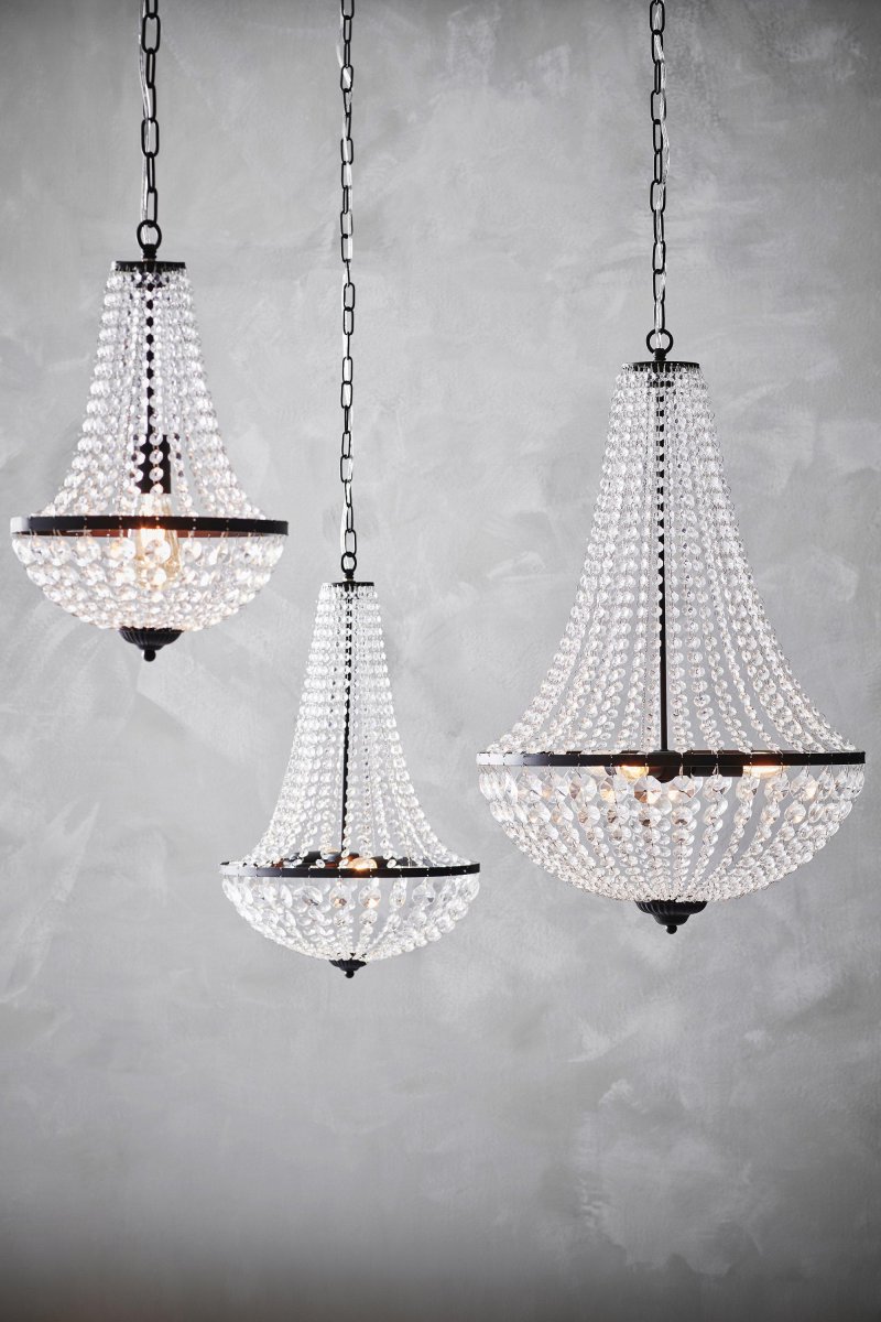 Gränsö Ø40 Negro cristal De Markslöjd - Con un diámetro de 40 cm, los prismas transparentes dispersan la luz maravillosamente y crean una atmósfera lujosa.