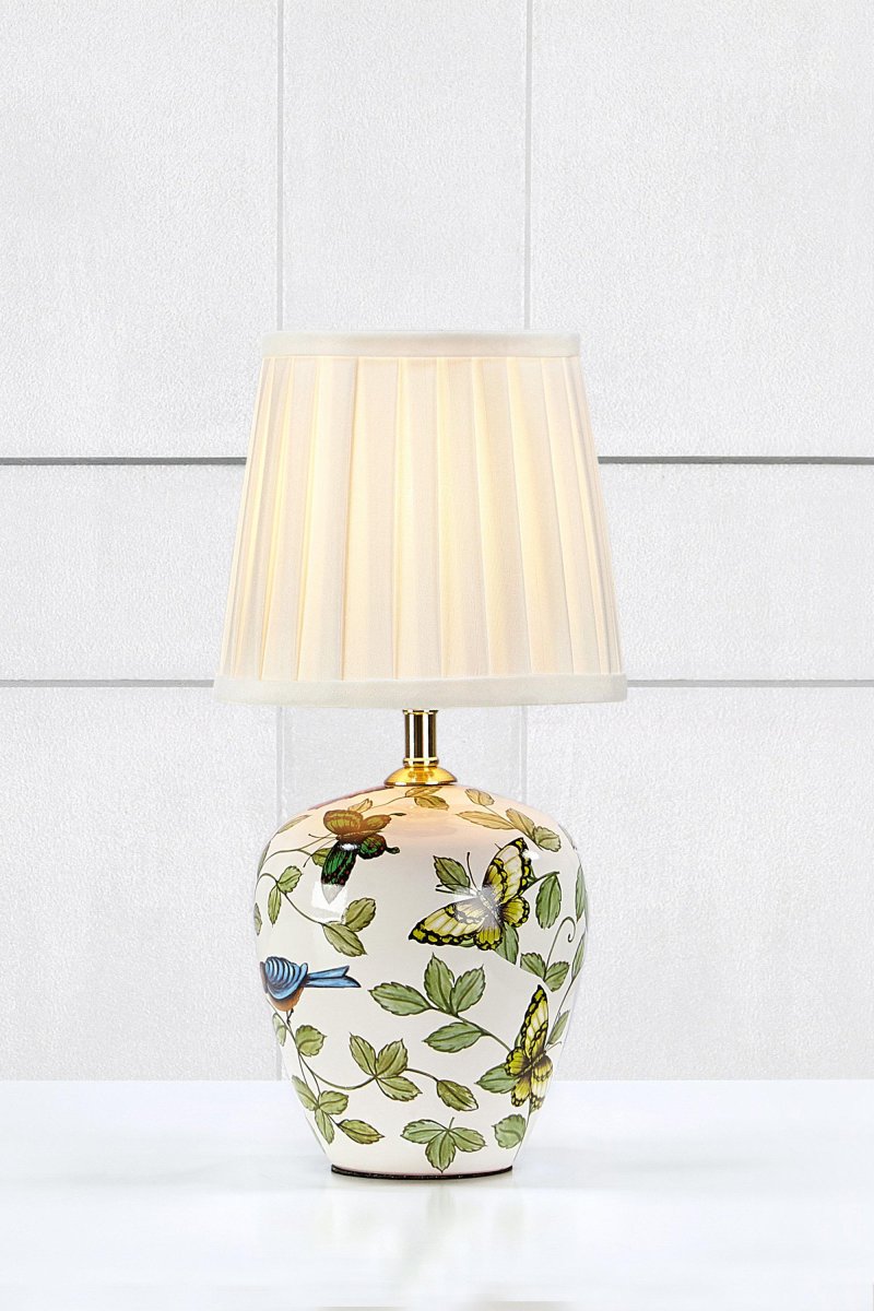 Mansion 33cm Multicolor lámpara de mesa De Markslöjd - Esta encantadora lámpara de mesa con su base pintada a mano decorada con flores y mariposas añadirá un toque romántico y clásico a tu hogar.