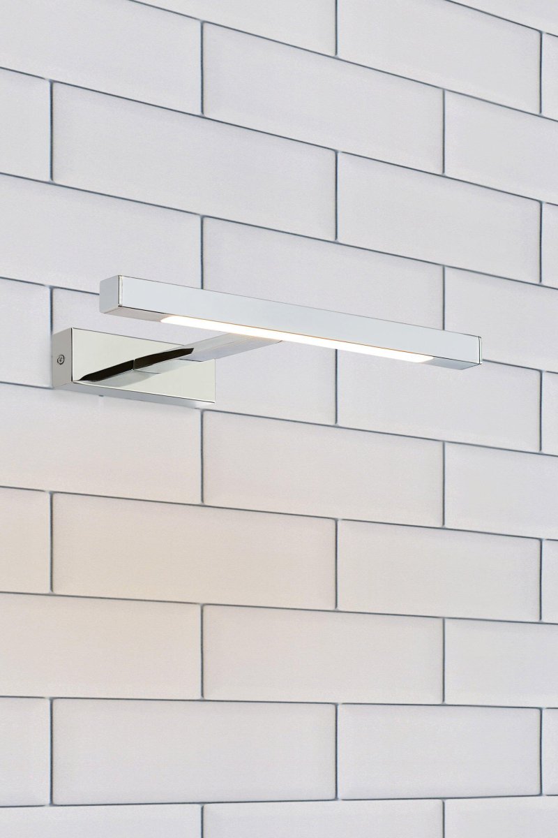 Neptunus 38cm Cromo lámpara de baño De Markslöjd - Esta elegante y moderna lámpara de pared es la elección perfecta para una iluminación con estilo de espejos y baños.