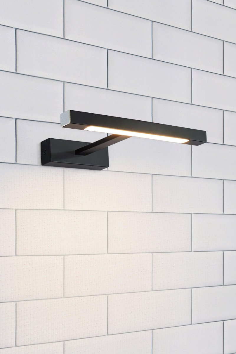 Neptunus 38cm Negro lámpara de baño De Markslöjd - Esta elegante y moderna lámpara de pared es la elección perfecta para una iluminación con estilo de espejos y baños.