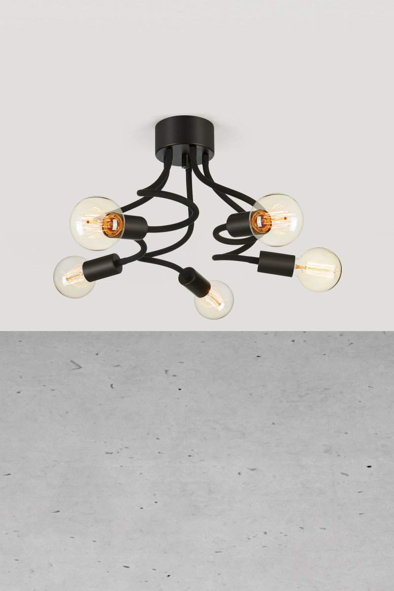 Medusa 70cm Negro plafón De Markslöjd - El diseño minimalista y moderno de la lámpara la convierte en un excelente complemento para interiores modernos e industriales.