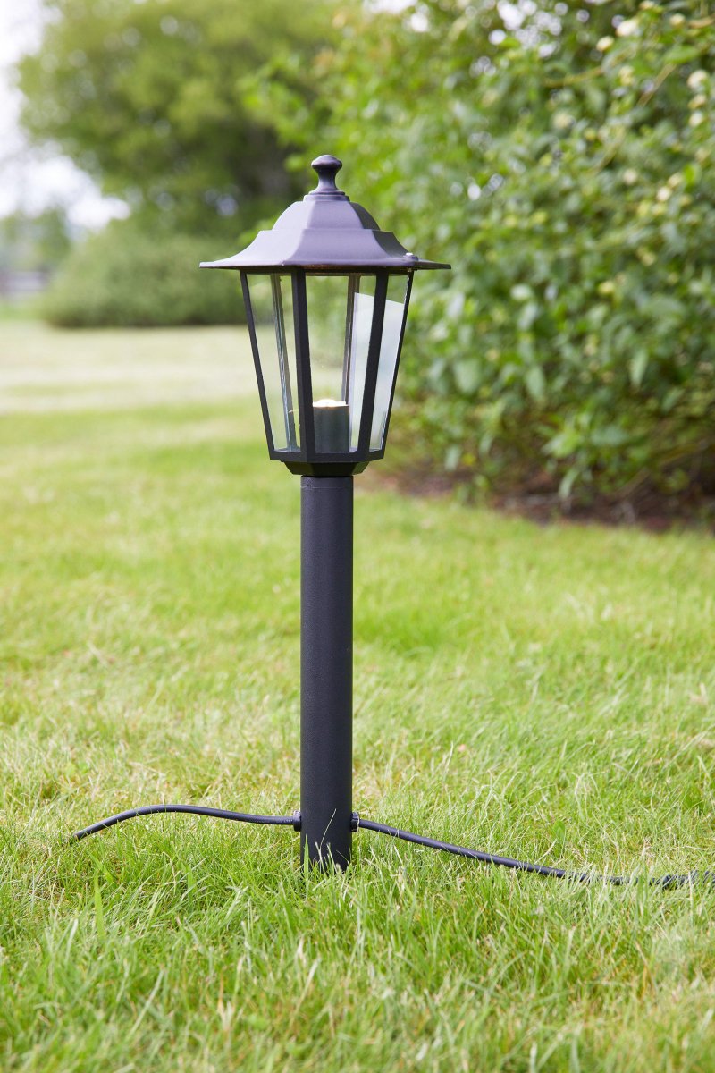Baliza 56cm Negro Garden 24 De Markslöjd - Garden 24 tiene un grado de protecci&oacute;n IP44 y es adecuado para iluminaci&oacute;n de jardines y exteriores que podr&aacute;s instalar f&aacute;cilmente.