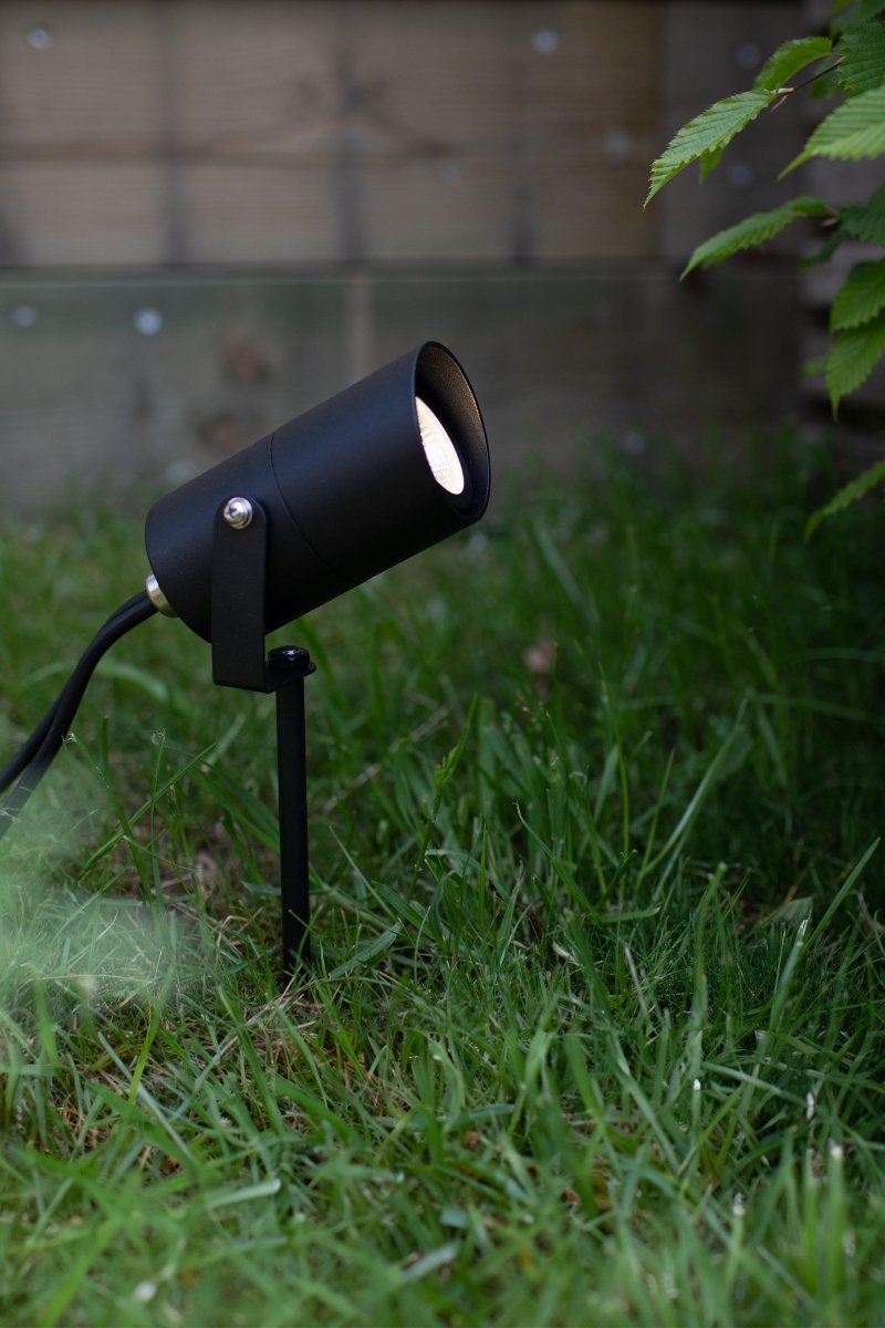 Spotlight 3W Negro Garden 24 De Markslöjd - Foco discreto de Garden 24 con fuente de luz LED de 3W, ideal para una iluminación exterior atmosférica.