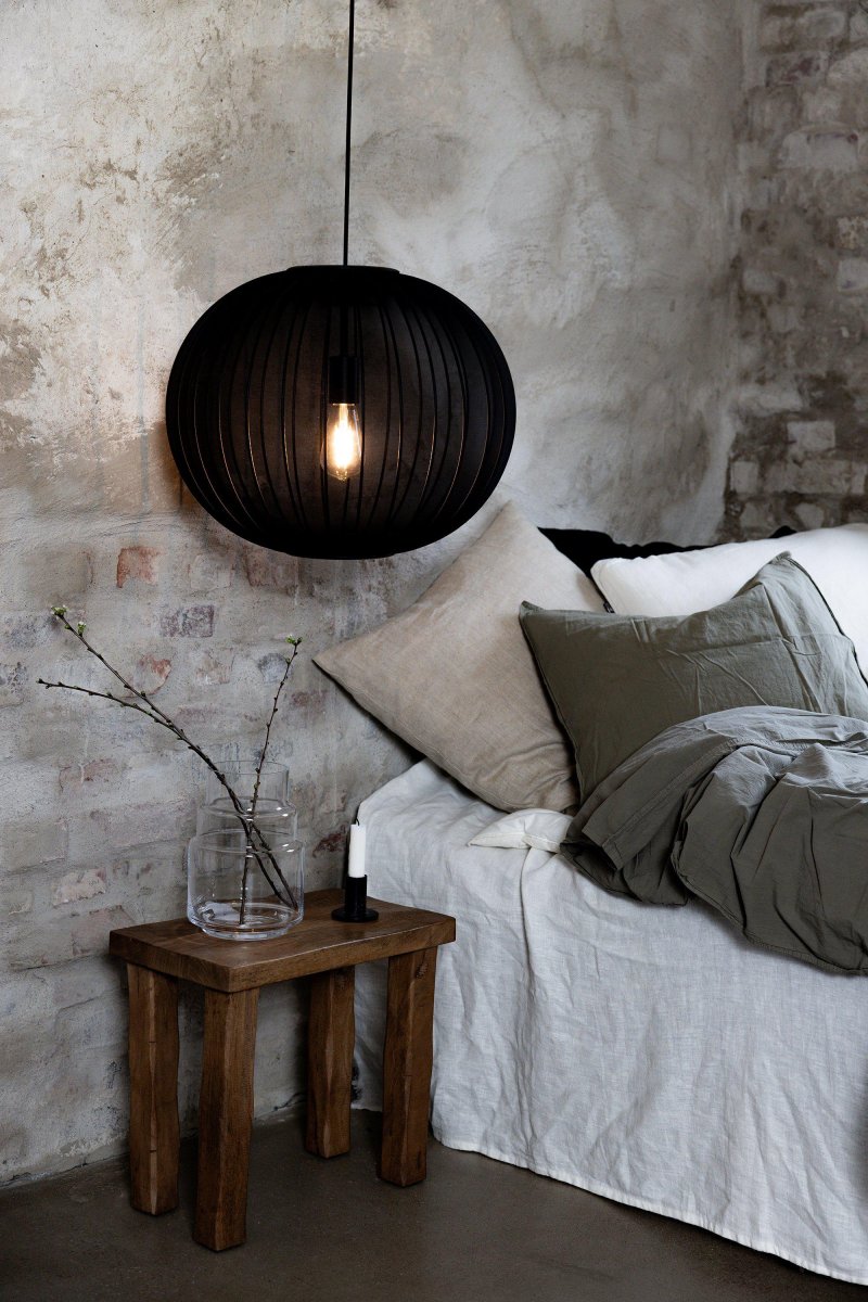 Florence Ø50 Negro Lámpas de techo De Markslöjd - Florence es una elegante l&aacute;mpara de techo redonda con pantalla textil negra que proporciona una agradable luz general.