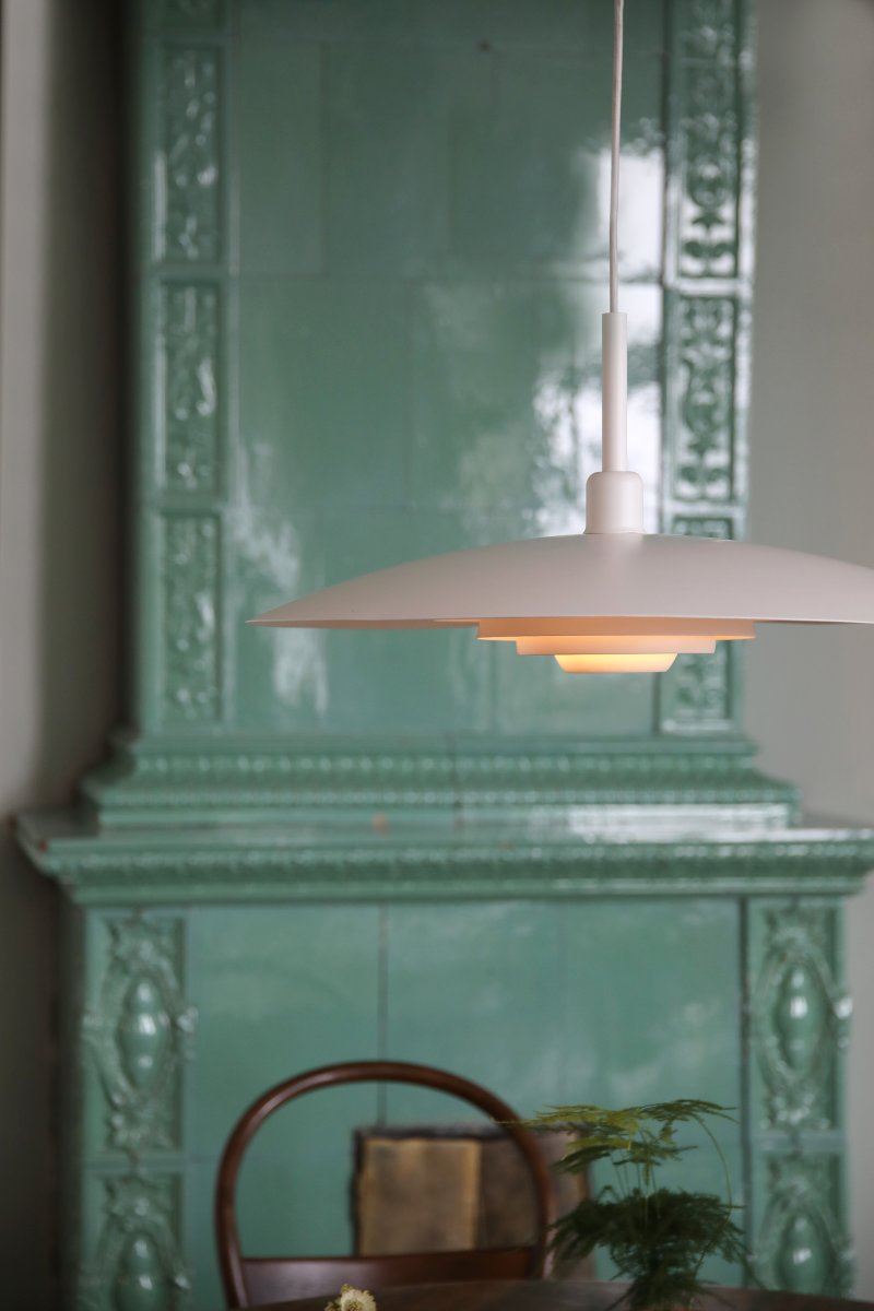 Piny Ø57 Blanco Lámpas de techo De Markslöjd - Lámpara de techo clásica de diseño moderno con pantalla y florón de metal lacado blanco.