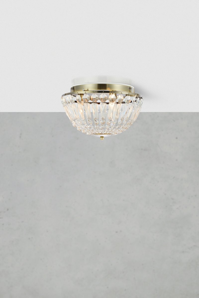 Estelle Ø30 latón antiguo lámpara de baño De Markslöjd - Su dise&ntilde;o atemporal aporta un toque de distinci&oacute;n y crea un ambiente de lujo, ideal como iluminaci&oacute;n general en el ba&ntilde;o.