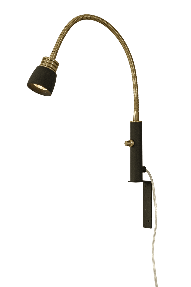 Eketorp Negro lámpara de lectura De Aneta Lighting - La l&aacute;mpara de noche Eketorp, fabricada en metal lacado en negro con detalles en lat&oacute;n mate, cuenta con un brazo ajustable con un LED integrado de 3 W que emite una agradable luz blanca c&aacute;lida y es regulable.