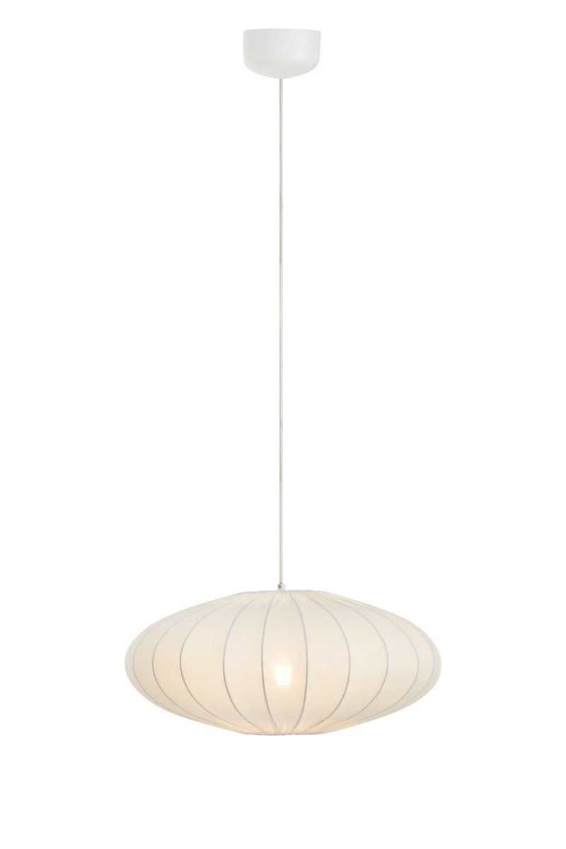 Solia Ø50 Blanco Lámpas de techo De Markslöjd - La pantalla de tela blanca tiene un di&aacute;metro de 50 cm y est&aacute; enmarcada por una malla, lo que le confiere su forma decorativa.