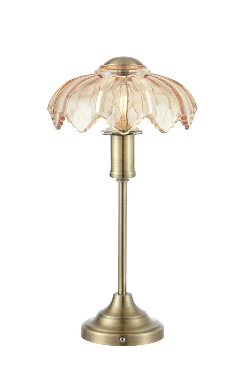 Kurage 35cm Latón antiguo/ámbar portátil De Markslöjd - Kurage es una elegante l&aacute;mpara de mesa port&aacute;til, fabricada en metal con acabado de lat&oacute;n antiguo y una pantalla decorativa de cristal color &aacute;mbar.