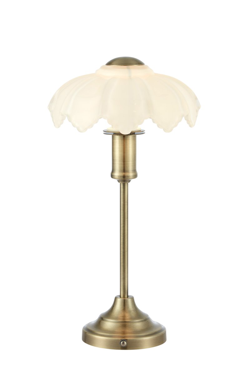 Kurage 35cm Latón antiguo/blanco portátil De Markslöjd - Kurage es una elegante l&aacute;mpara de mesa port&aacute;til de metal con acabado en lat&oacute;n antiguo y una pantalla decorativa de cristal blanco.