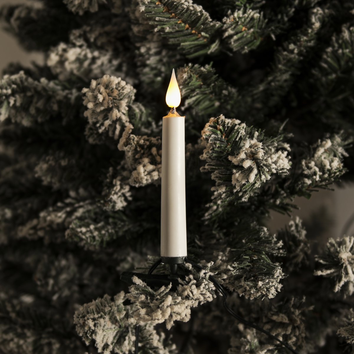 Luces para árbol de Navidad blanco cálido 25LED 17m Verde De Konstsmide - La guirnalda consta de 25 luces con una separaci&oacute;n aproximada de 65 cm, con una longitud total de 1680 cm.