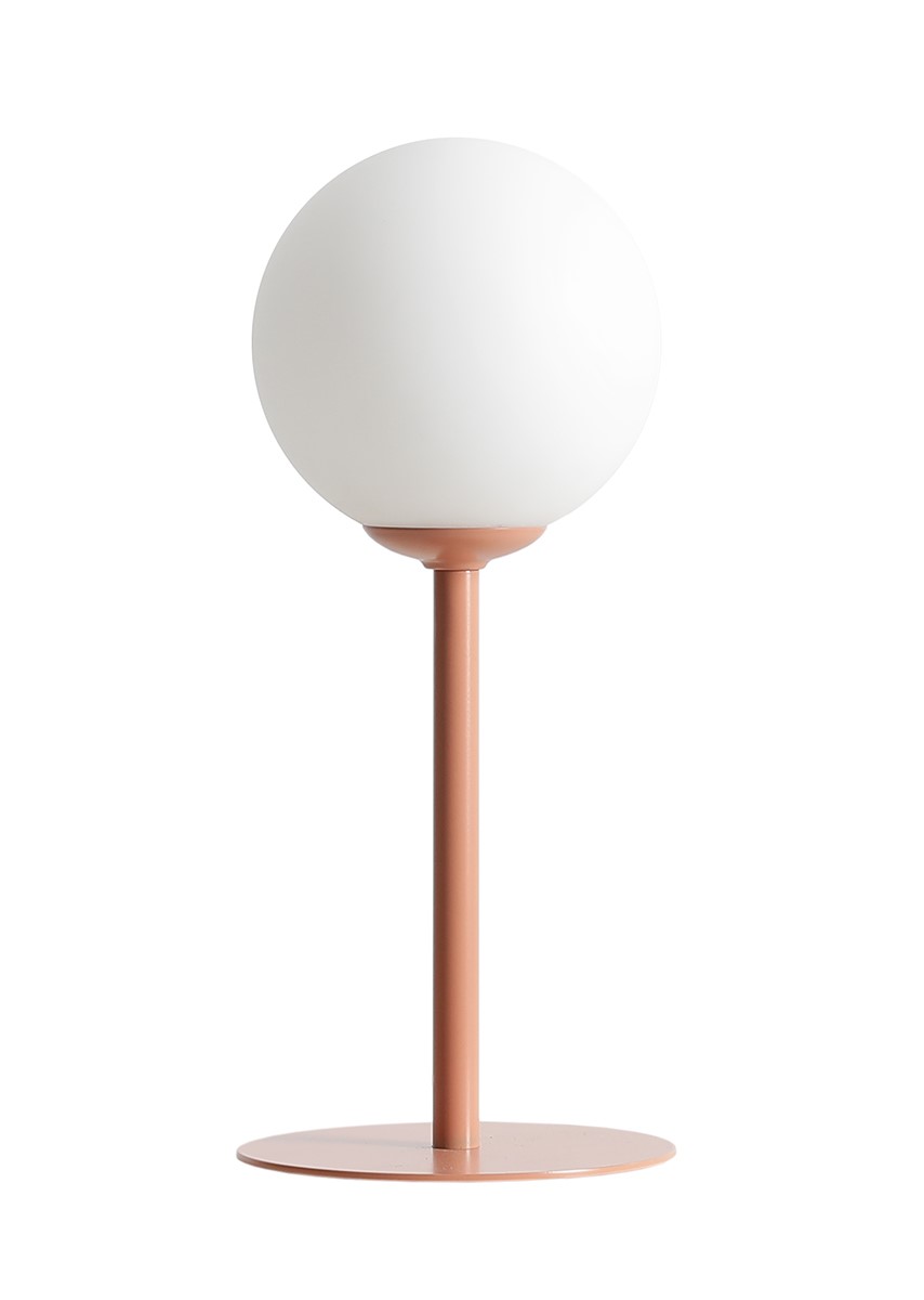 Pinne 35cm Coral lámpara de mesa De Artera - La base delgada de la lámpara en un sutil tono rojo coral le da un aspecto moderno y es perfecta como detalle decorativo en la sala de estar, el dormitorio o en el balcón.
