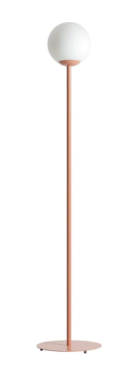 Pinne Coral lámpara de pie De Artera - La base delgada de la lámpara en un sutil tono rojo coral le da un aspecto moderno y es perfecta como detalle decorativo en la sala de estar, el dormitorio o en el balcón.