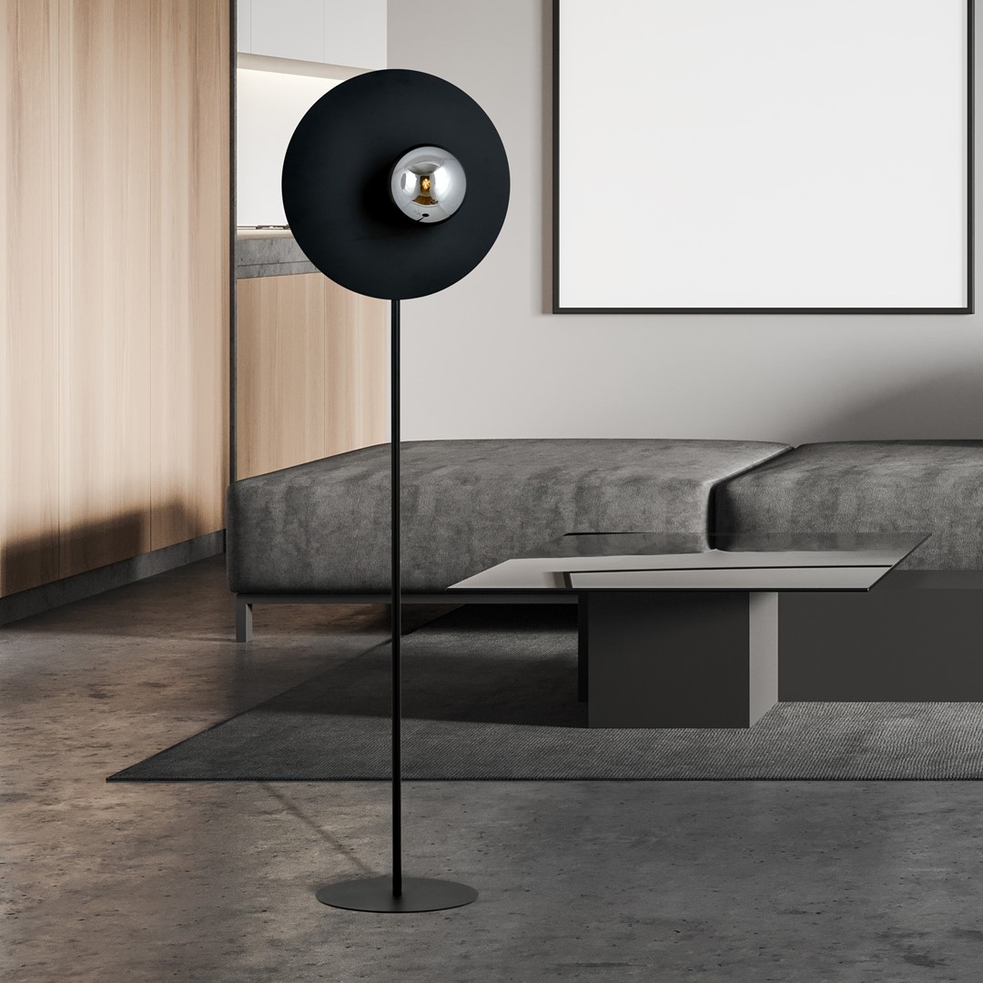 Oslo Negro/Ahumado lámpara de pie De Emibig Lighting - Gracias a su diseño alto y estilizado, es perfecta para colocarla junto a un sofá o en un rincón donde se desee añadir luz y estilo.