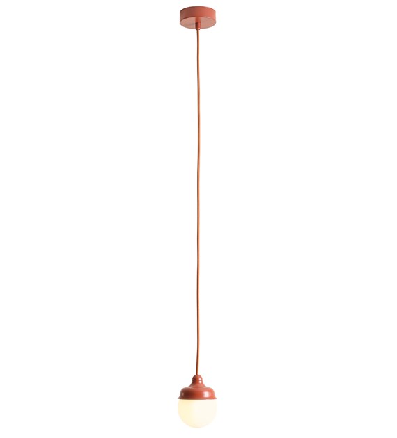 Wave Ø17 Naranja Lámpas de techo De Artera - El color blanco en combinaci&oacute;n con los detalles en marr&oacute;n rojizo crea armon&iacute;a y, junto con una buena iluminaci&oacute;n, se convierte en un elegante detalle interior en el hogar.