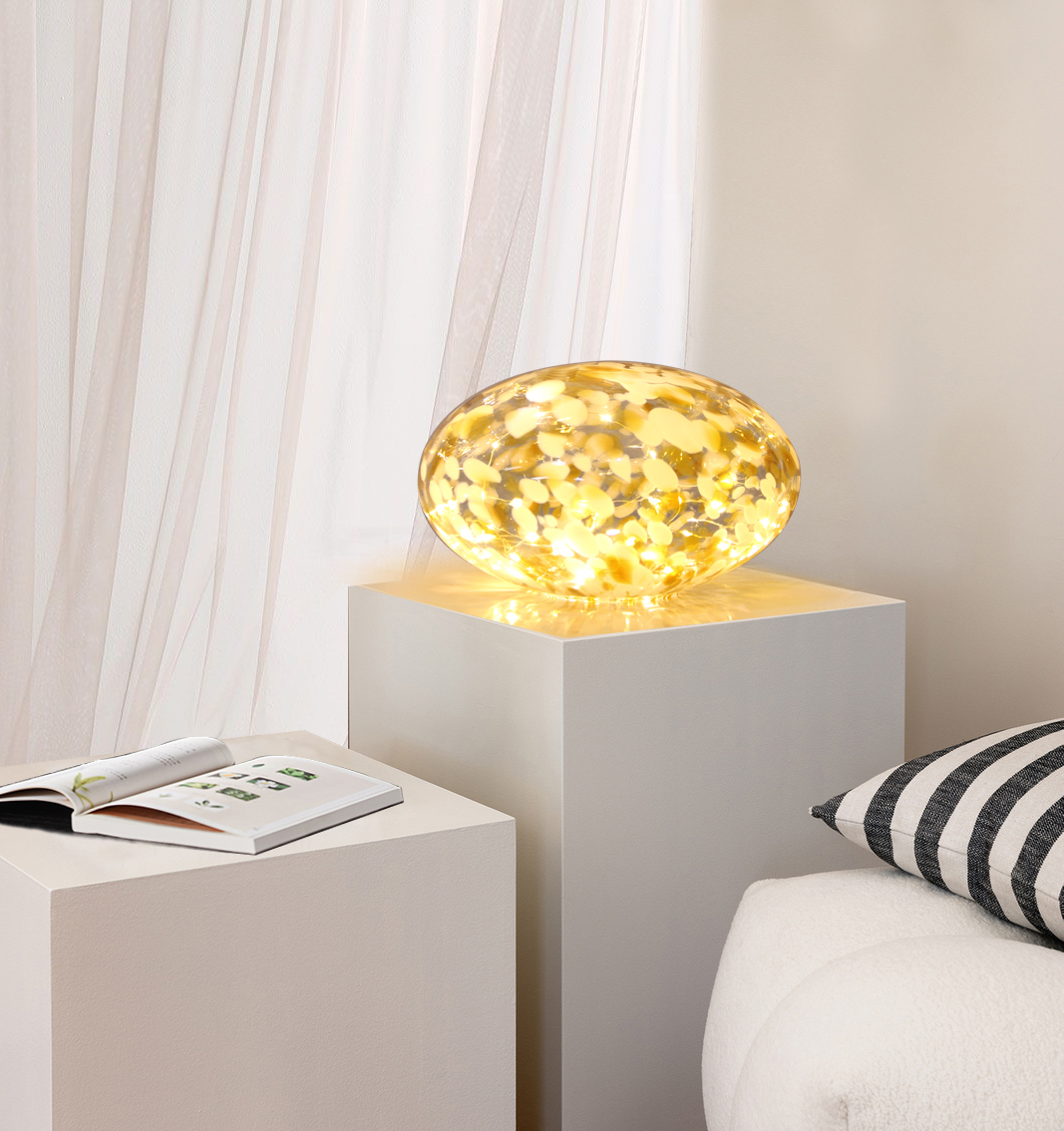 Sten 15cm Marrón/Blanco lámpara de mesa De Pixie Design - La l&aacute;mpara de piedra de Pixie Design tiene un hermoso dise&ntilde;o con una superficie jaspeada en marr&oacute;n y blanco.