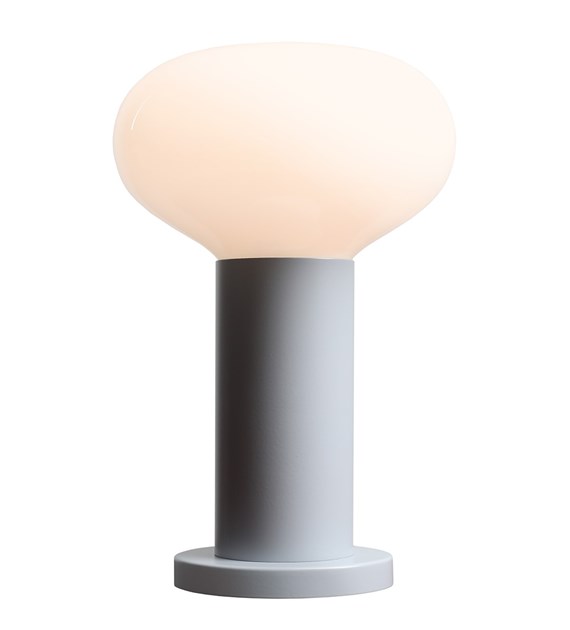 Flo 30cm Gris lámpara de mesa De Artera - Presenta un elegante marco gris y una pantalla redonda de vidrio blanco que emite una luz suave y agradable.