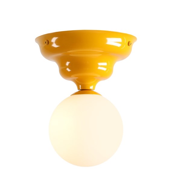 Wave Ø17 Amarillo plafón De Artera - Presenta un marco amarillo con un diseño suavemente ondulado y una pantalla redonda de vidrio blanco que distribuye una luz agradable y uniforme por toda la habitación.
