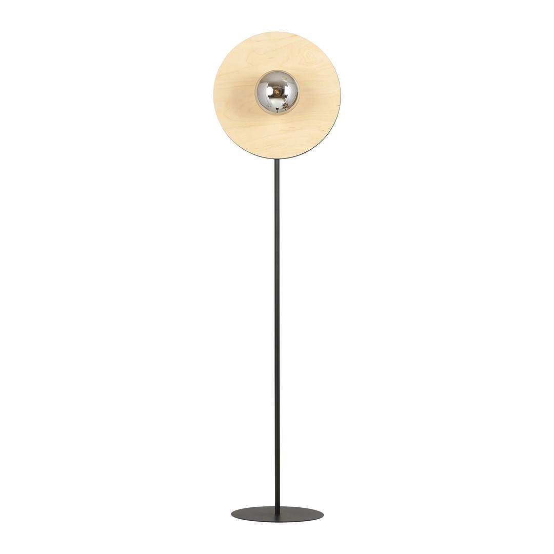 Soho Negro/Ahumado lámpara de pie De Emibig Lighting - Consiste en una combinaci&oacute;n &uacute;nica de c&iacute;rculos de metal y madera contrachapada de color natural: una mezcla armoniosa de estilo industrial y elementos de madera suave.