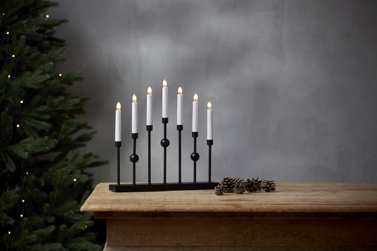 Gustavo Negro De Star Trading - El candelabro tiene 7 fuentes de luz con un brillo acogedor.