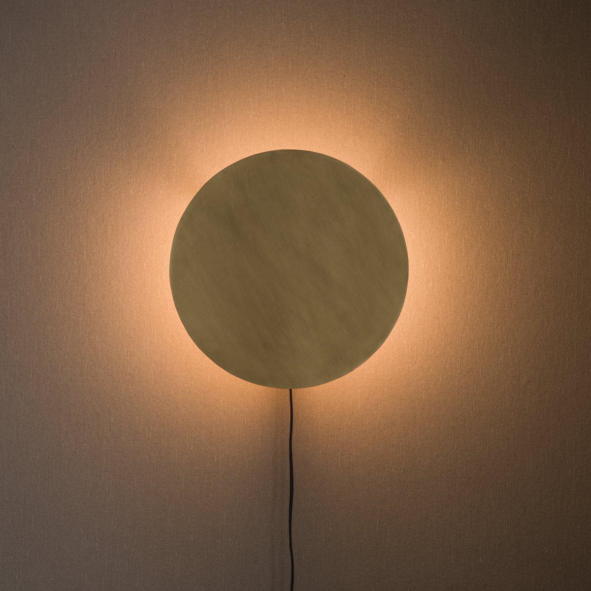 Fullmoon Ø35 Oro lámpara de pared De PR Home - Cable textil negro de 2,5 m de longitud con interruptor de encendido, a unos 30 cm de la lámpara.