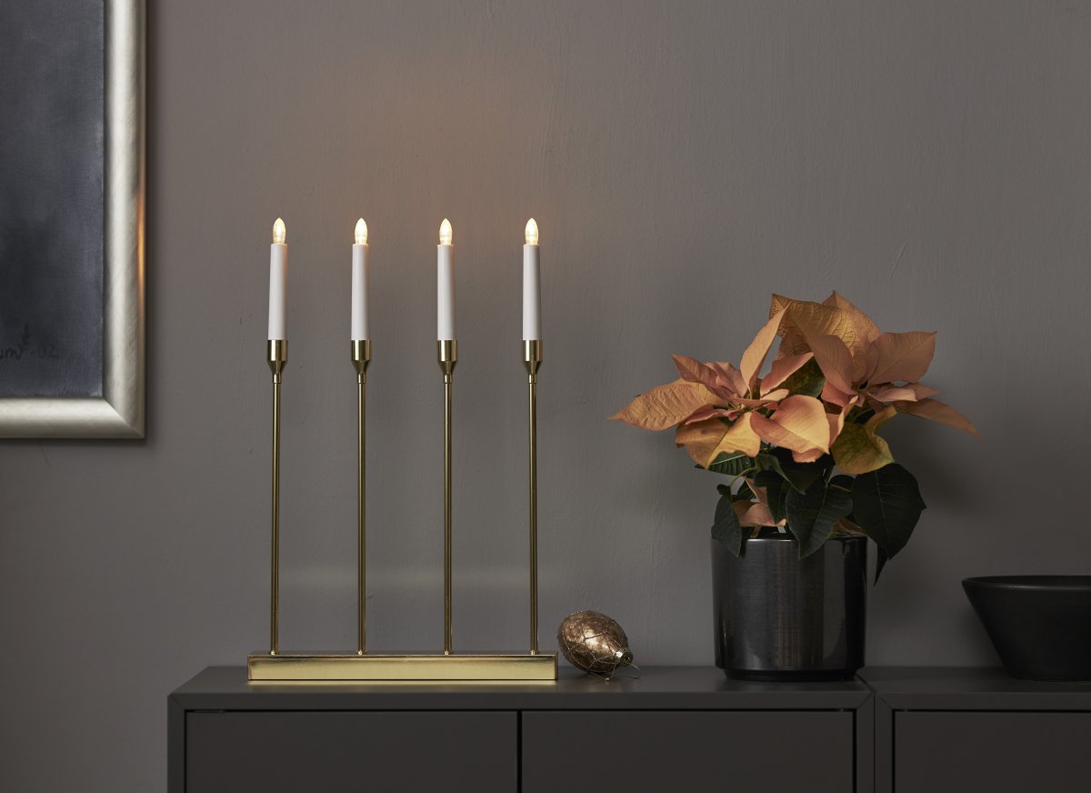 Lottie Latón De Star Trading - Moderno candelabro de Adviento a pilas, en color lat&oacute;n, fabricado en metal.