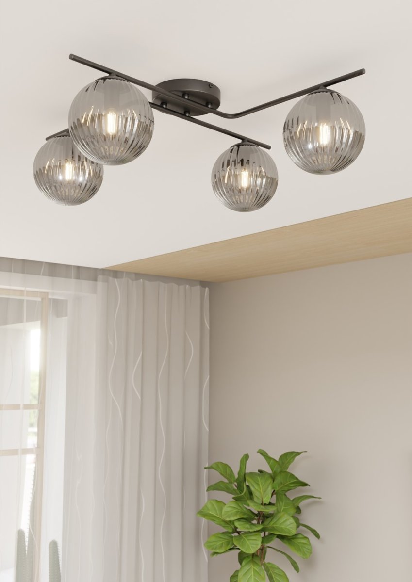 Vespa 72cm Color humo plafón De Emibig Lighting - Los brazos de metal en forma de V le dan a la l&aacute;mpara una elegancia geom&eacute;trica, mientras que las pantallas de vidrio ahumado acanalado a&ntilde;aden ligereza y estilo.