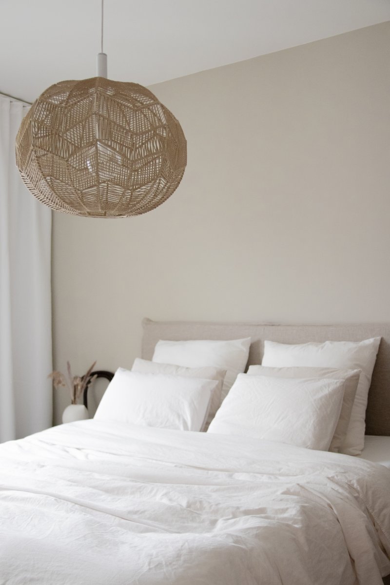Missy Ø45 Naturaleza Lámpas de techo De Globen Lighting - L&aacute;mpara de techo decorativa con dise&ntilde;o de inspiraci&oacute;n marroqu&iacute; que crea sombras decorativas en la habitaci&oacute;n.