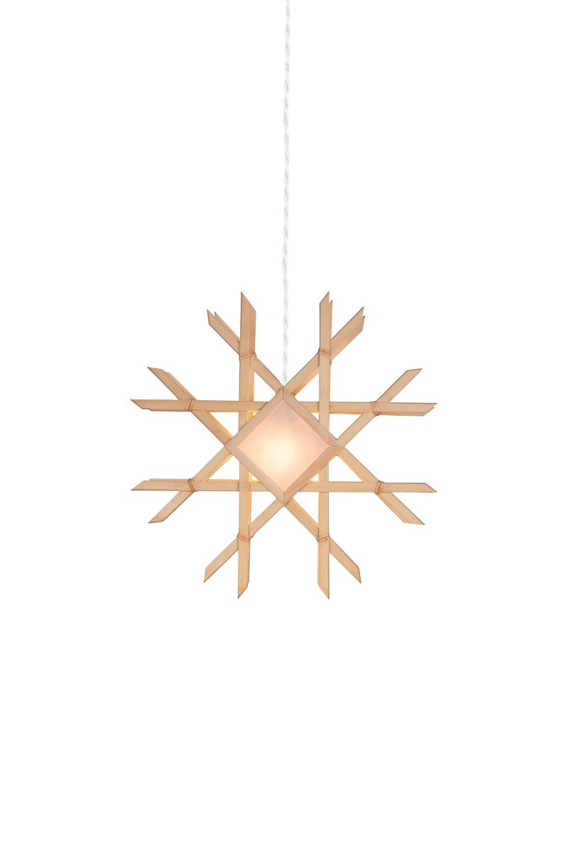Lea Ø45 Naturaleza De Globen Lighting - La l&aacute;mpara se entrega completa con un cable textil trenzado de color blanco de 350 cm de longitud, con interruptor y enchufe.