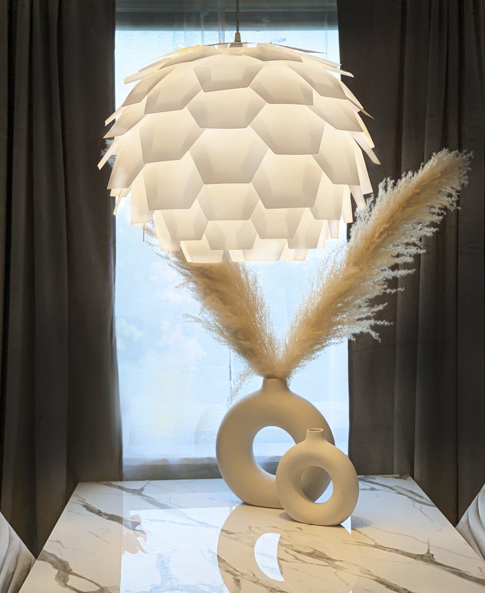 Carpatica Ø60 Blanco Lámpas de techo De Aneta Lighting - El dosel del techo está hecho de plástico blanco para suspensión con gancho y está equipado con una tira de sujeción.