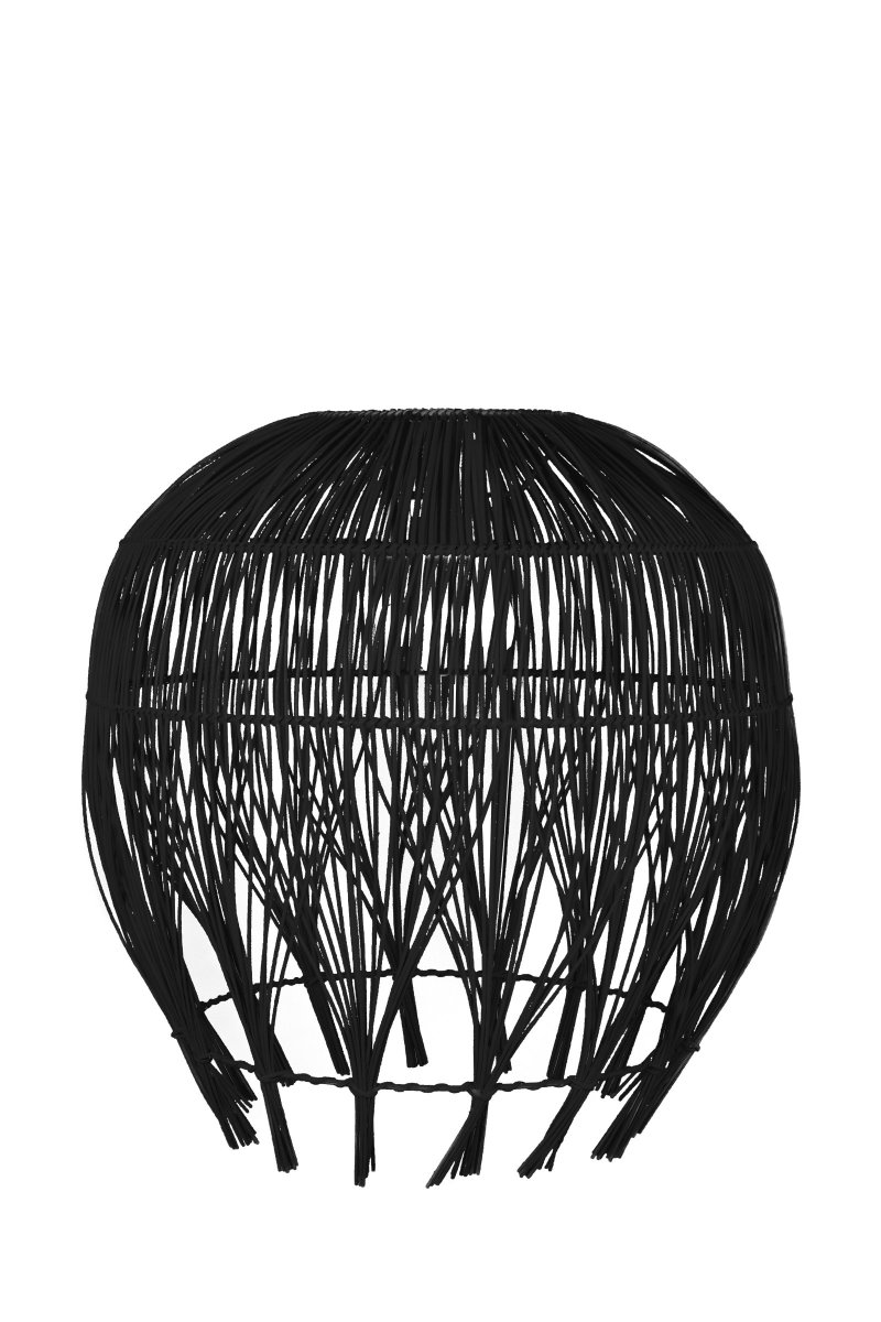 Montego Ø50 Negro Lámpas de techo De Globen Lighting - Montego es una pantalla de l&aacute;mpara inspirada en la naturaleza que marca tendencia con su rat&aacute;n tejido.