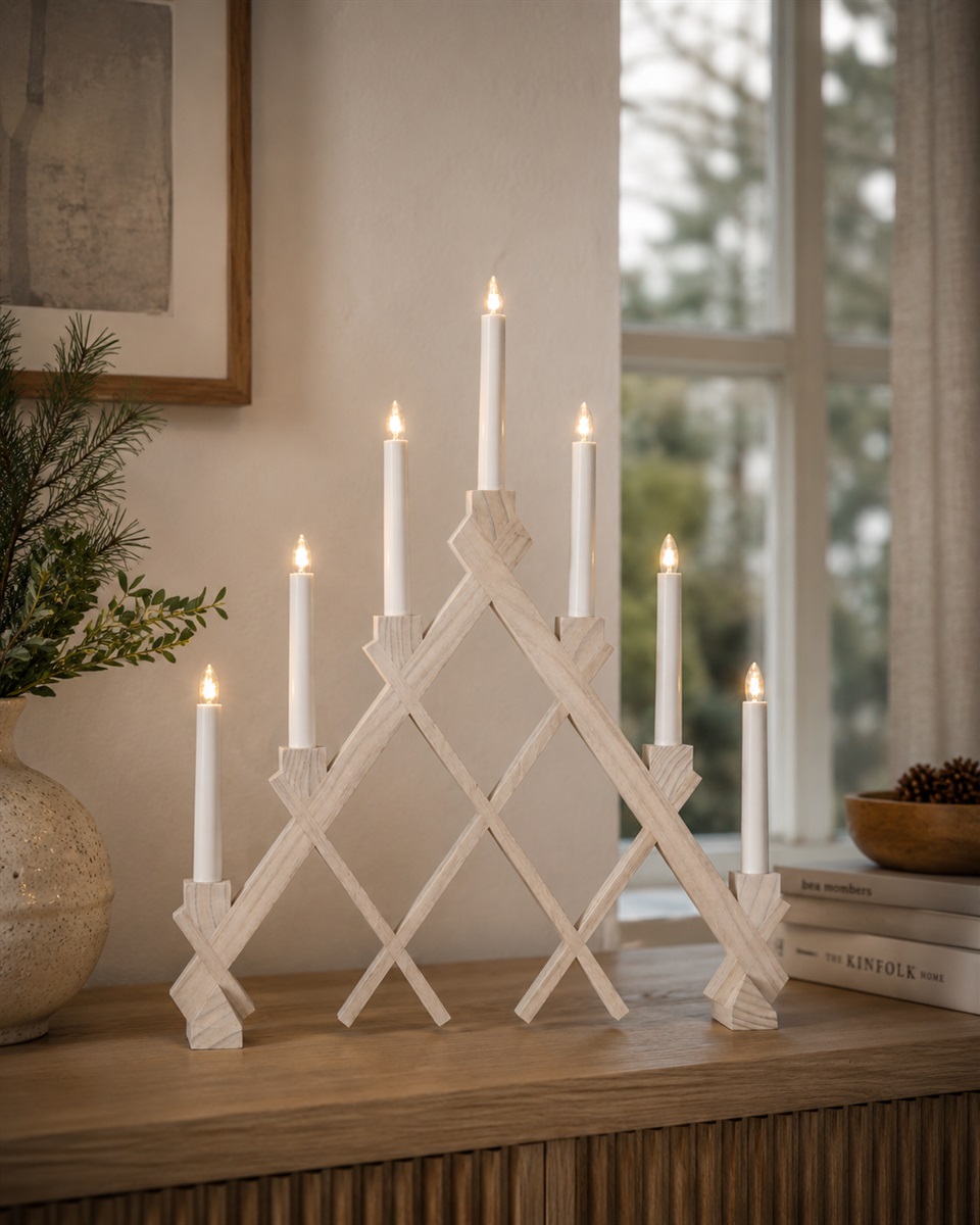 Rut Mancha blanca De Star Trading - Rut es un portavelas decorativo de madera con un elegante acabado blanco que deja ver la veta natural de la madera.