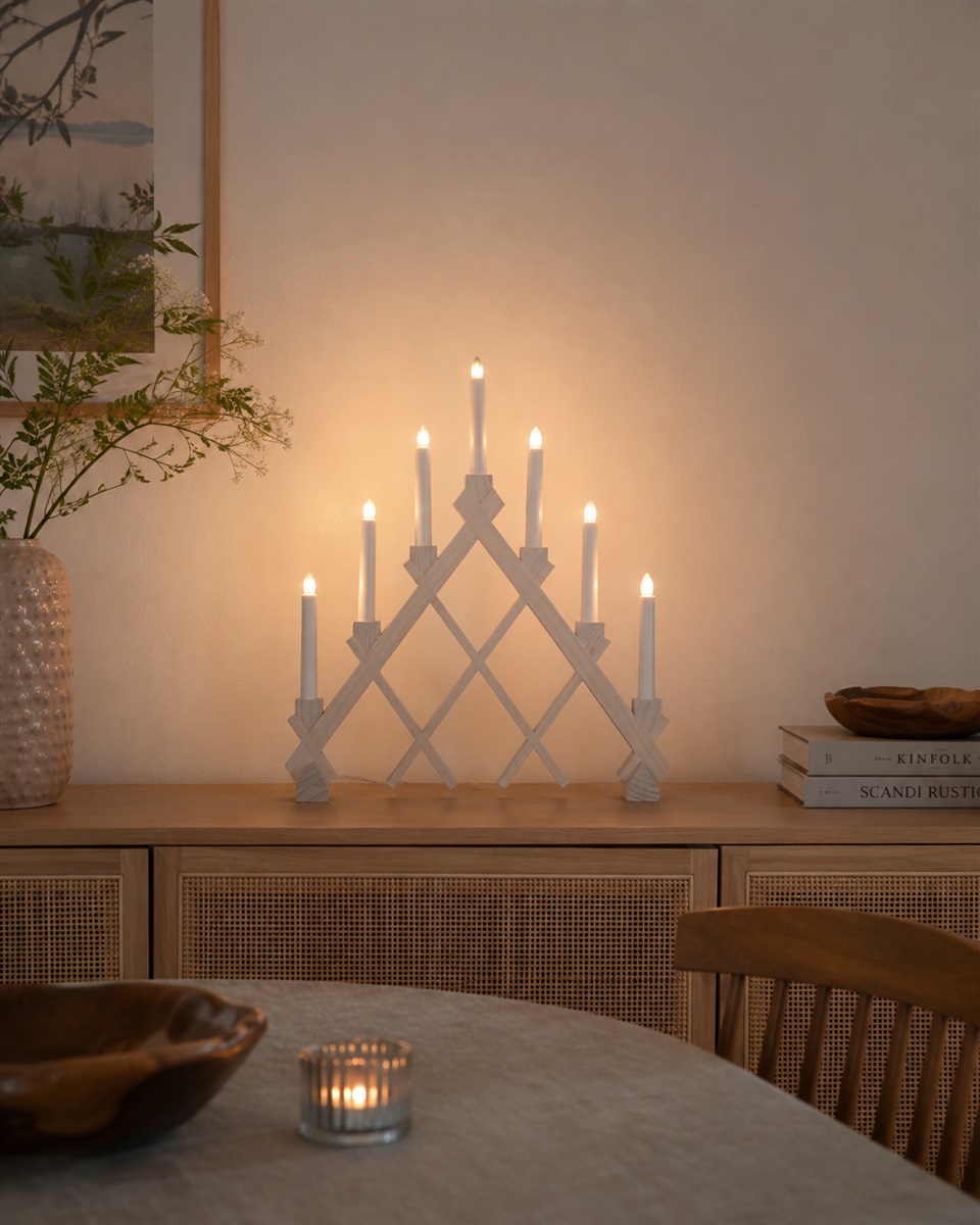 Rut Mancha blanca De Star Trading - Rut es un portavelas decorativo de madera con un elegante acabado blanco que deja ver la veta natural de la madera.