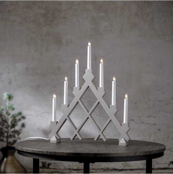 Rut Beige De Star Trading - El hermoso patr&oacute;n de tablero de ajedrez del candelabro llama la atenci&oacute;n.