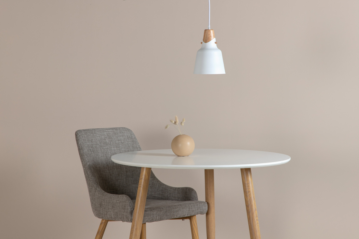 Rigel Ø16 Blanco Lámpas de techo De Venture Design - Con la l&aacute;mpara de techo Rigel, obtendr&aacute;s una iluminaci&oacute;n moderna y elegante que se adapta a la mayor&iacute;a de las habitaciones y estilos de interior.