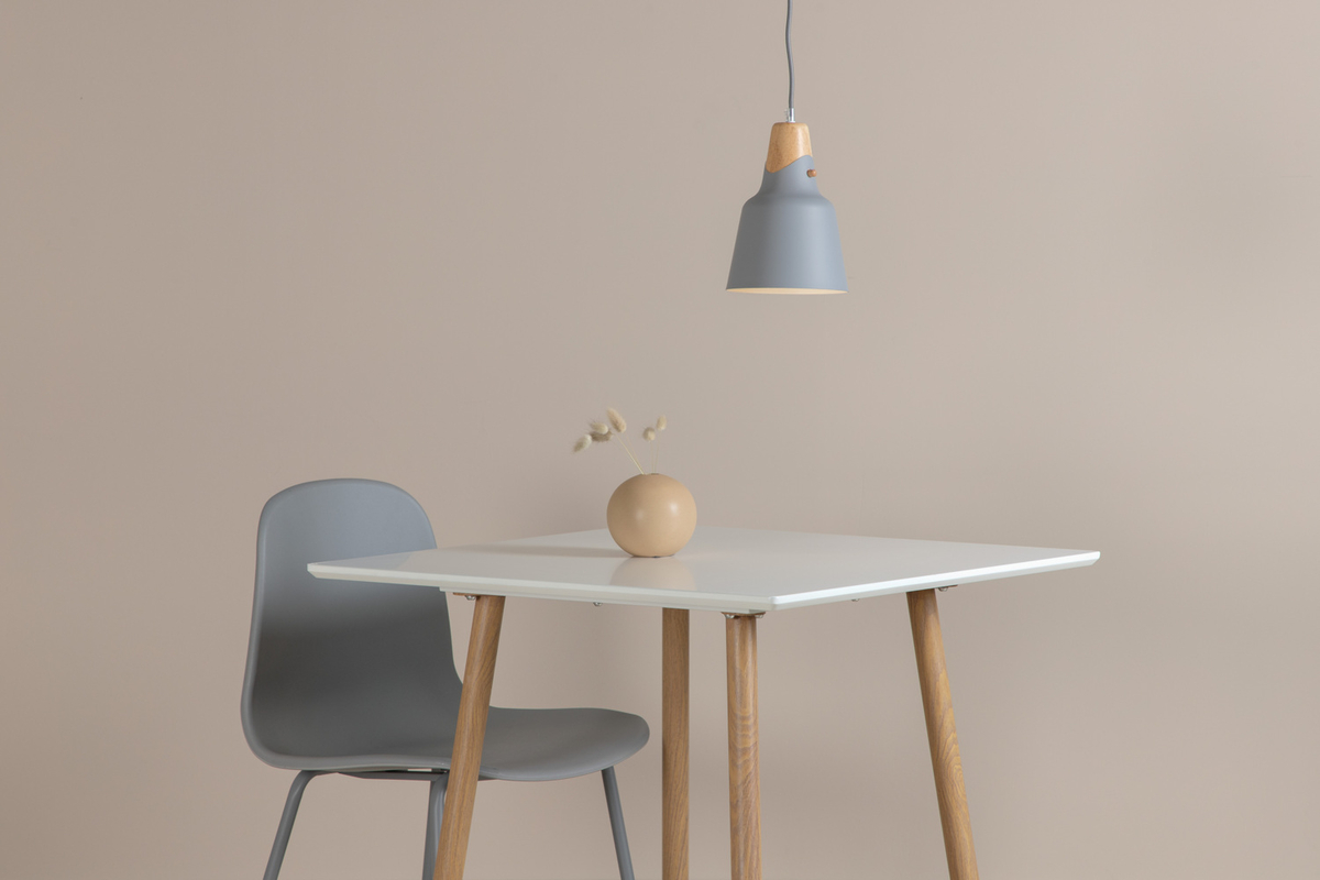 Rigel Ø16 Gris Lámpas de techo De Venture Design - Con la l&aacute;mpara de techo Rigel, obtendr&aacute;s una iluminaci&oacute;n moderna y elegante que se adapta a la mayor&iacute;a de las habitaciones y estilos de interior.