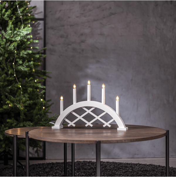 Rute Blanco De Star Trading - Candelabro de Adviento blanco con un delicado estampado de cuadros.
