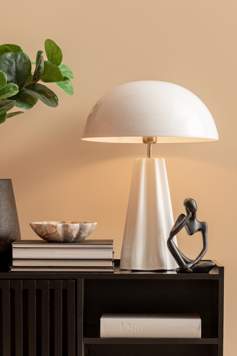 Amplio 55cm Blanco lámpara de mesa De Leitmotiv - Amplio es una l&aacute;mpara de mesa m&aacute;s grande y llamativa que combina funcionalidad y estilo.