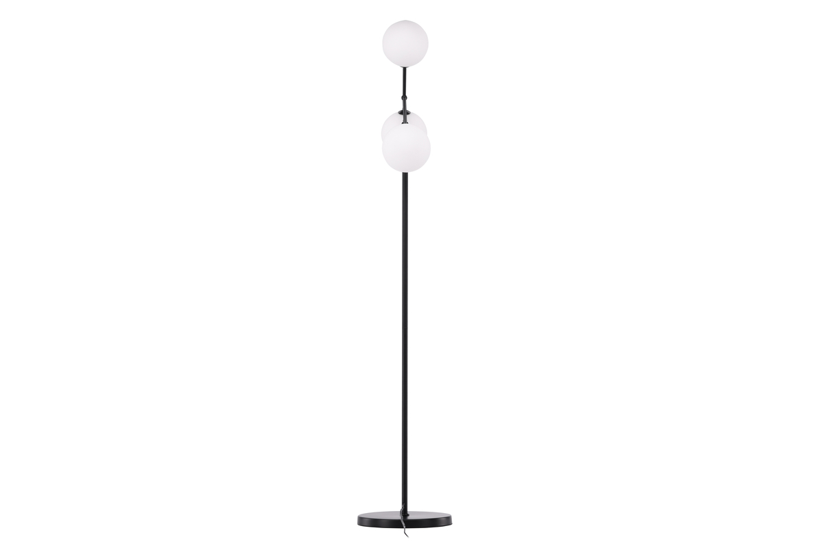 Marsan Negro lámpara de pie De Venture Design - Las tres pantallas de vidrio blanco en el brazo angular garantizan una agradable distribuci&oacute;n de la luz por toda la estancia.