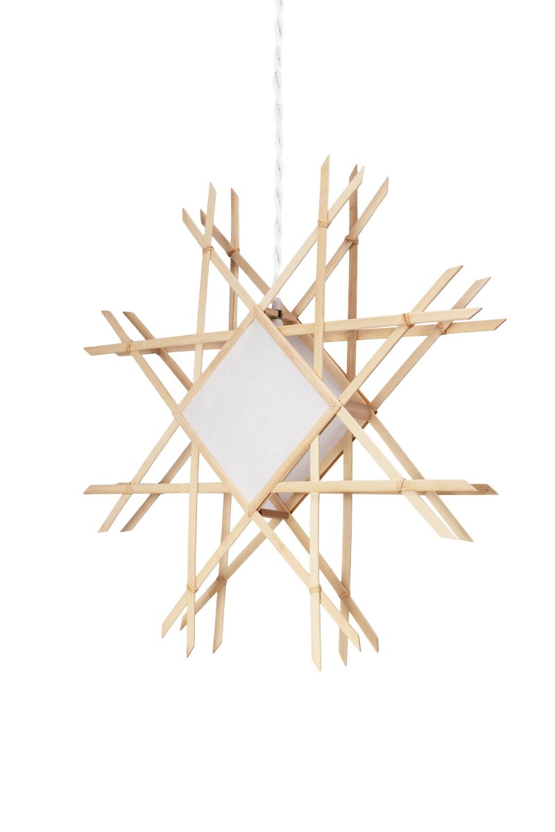 Lea Ø70 Naturaleza De Globen Lighting - La l&aacute;mpara se entrega completa con un cable textil trenzado de color blanco de 350 cm de longitud, con interruptor y enchufe.