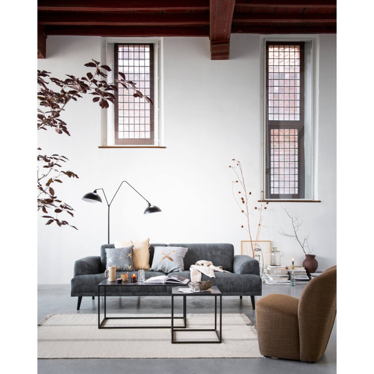 Orion 2 Negro lámpara de pie De Light & Living - Orion es una elegante lámpara de pie realizada en hierro negro mate, perfecta para interiores modernos.