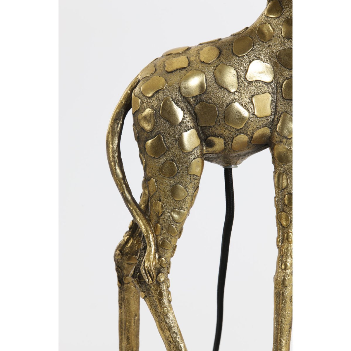 Giraffe 60cm Oro lámpara de mesa De Light & Living - El acabado dorado antiguo de la base de jirafa a&ntilde;ade un toque encantador, mientras que la pantalla de terciopelo negro crea una luz suave y agradable.