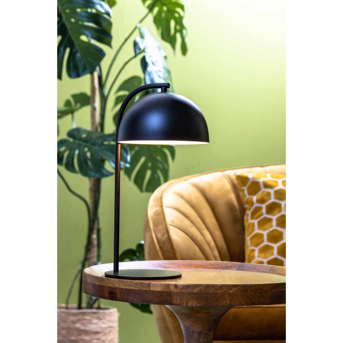Mette 43cm Negro lámpara de mesa De Light & Living - Su moderno diseño lo hace perfecto tanto para el lugar de trabajo como para el rincón acogedor de tu hogar.