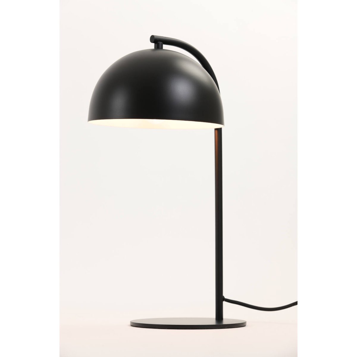 Mette 43cm Negro lámpara de mesa De Light & Living - Su moderno diseño lo hace perfecto tanto para el lugar de trabajo como para el rincón acogedor de tu hogar.