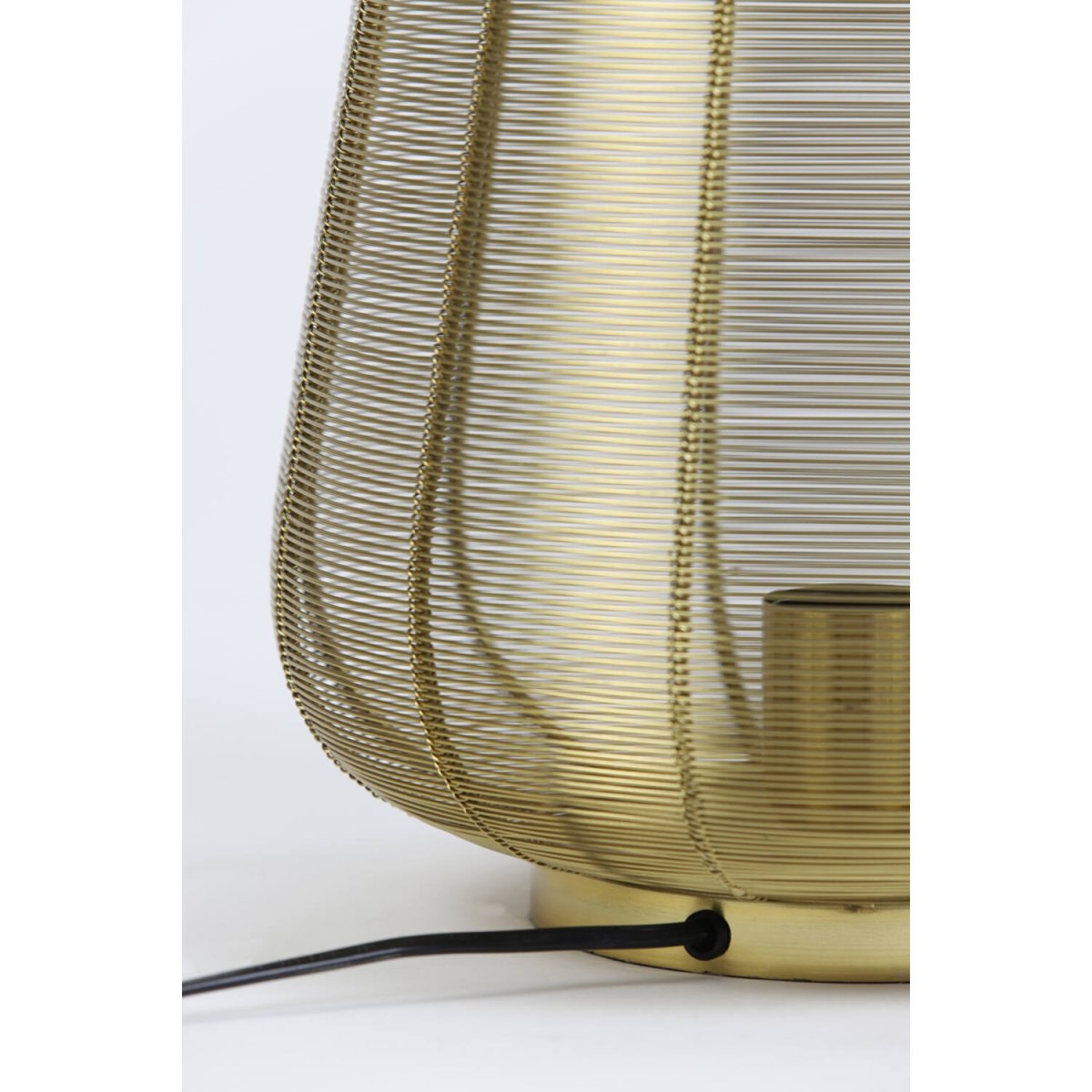 Adeta 32cm Oro lámpara de mesa De Light & Living - Adeta es una elegante lámpara realizada en metal con acabado dorado que combina un diseño elegante con una luz suave y atmosférica.